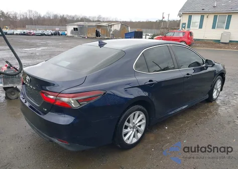 2022 Toyota Camry Le z USA, uszkodzony, nr VIN 4T1C11AKXNU643550